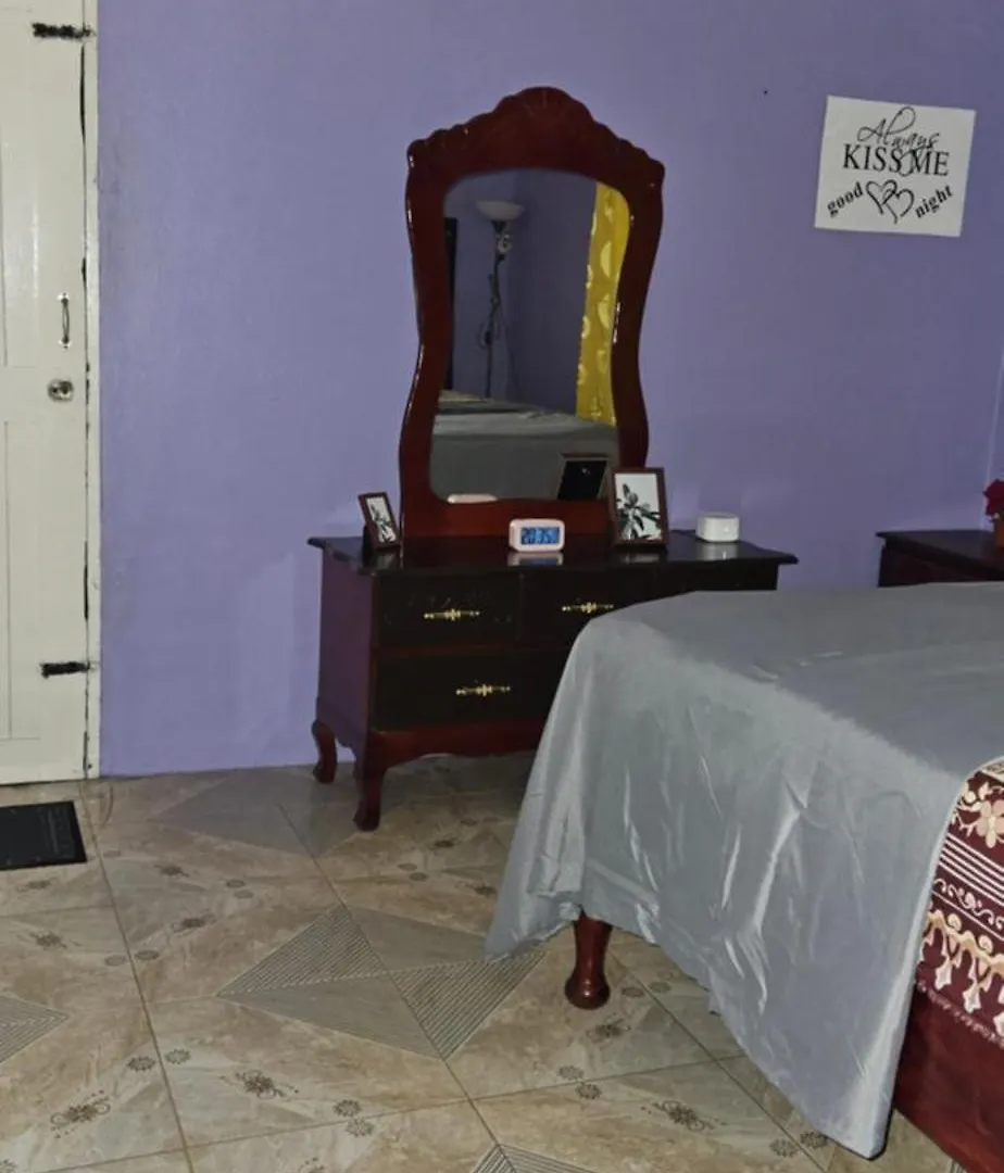 Livi'S Hide-Away! Lejlighed Spanish Town