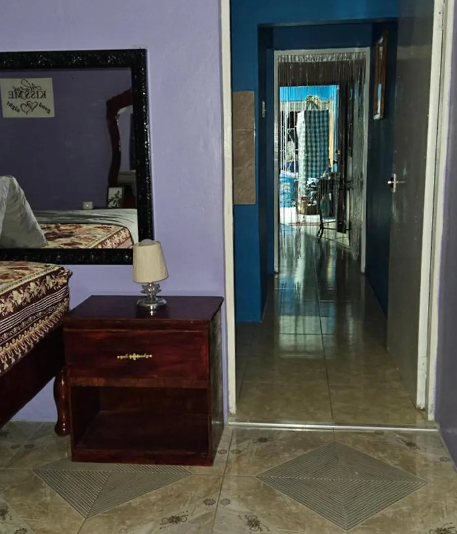 Spanish TownLivi'S Hide-Away!公寓 0*, Spanish Town